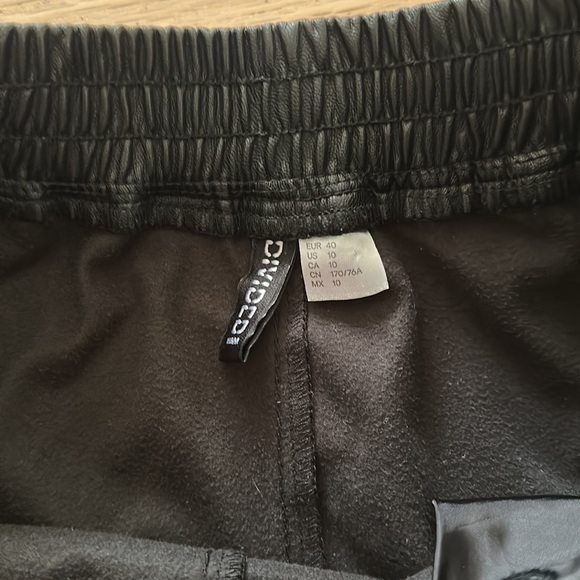 H&M faux leather shorts - Picture 4 of 5